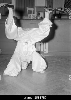 Réel 18-1950: Le Théâtre national part. 'Harlequin et Colombine' avec Gunnar Skar comme Pierrot.photo: Arne Kjus / Aktuell / NTB ***photo non traitée*** Banque D'Images