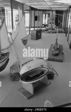 Aktuell 20 - 1974: La voile Norvège dans la HouseLe Musée maritime norvégien a été fondé il y a 60 ans, mais seulement ces jours-ci peut-on dire qu'il a été correctement établi en étroite association avec le Framhuset et la maison Kon-Tiki sur Bygdøynes. Photo: Sverre A. Børretzen / Aktuell / NTB ***PHOTO NON TRAITÉE*** Banque D'Images