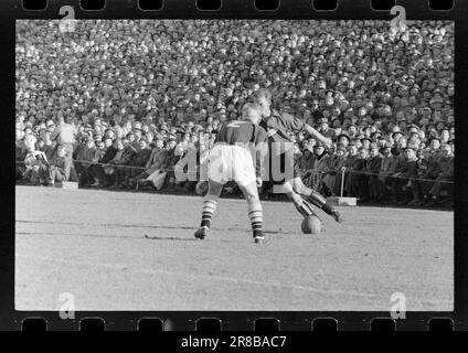 Réel 47-3-1960: Le dernier trimestre où Rosenborg était déjà champion de coupe pour 1960 - mais ensuite il a glissé pour eux dans les dernières minutes du match. Photo: Knut Skarland / Ivar Aaserud / Nils Werenskiold / Aktuell / NTB ***PHOTO NON TRAITÉE*** Banque D'Images