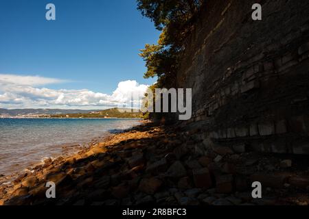 Vue sur la côte slovène au coucher du soleil, vue depuis Debeli rtič Banque D'Images