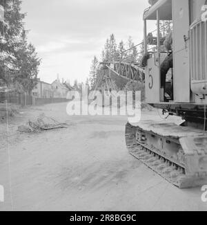 Courant 14-1950: Jernverket dans Mo i Rana.Well plus de 800 hommes sont en train d'ériger les travaux de fer dans Mo i Rana, et le travail progresse rapidement. Des coups de mine en plein essor, de l'oxygène provenant des exercices de compression et des masses rocheuses massives de l'air à trembler et de quiver, et en bas de la montagne les tunnels sillonnent leur chemin. Beaucoup a été fait, mais il reste encore beaucoup à faire. Photo: Sverre A. Børretzen / Aktuell / NTB ***PHOTO NON TRAITÉE*** Banque D'Images