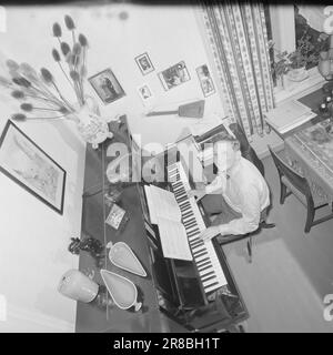 Actuel 33-7-1960: Compositeur au 14 Trond Kverno, 14 ans, a appris avec Knut Nystedt, et compose de la musique. Photo: Ivar Aaserud / Aktuell / NTB ***PHOTO NON TRAITÉE*** Banque D'Images