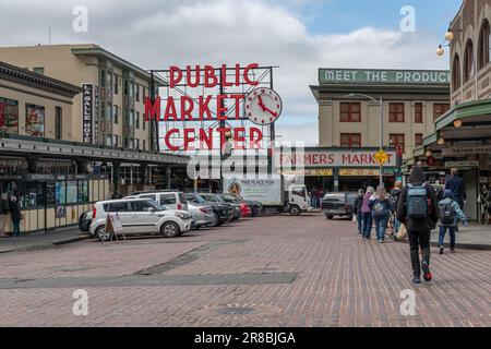 Public Market Center, au-dessus de l'entrée de Pike Street à Pike place Market, Seattle, États-Unis Banque D'Images