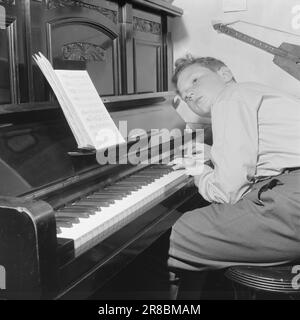 Actuel 33-7-1960: Compositeur au 14 Trond Kverno, 14 ans, a appris avec Knut Nystedt, et compose de la musique. Photo: Ivar Aaserud / Aktuell / NTB ***PHOTO NON TRAITÉE*** Banque D'Images