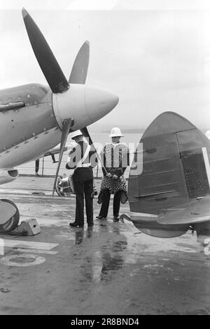 Courant 12-3-1947: Unités Fåtebösek anglaises de la flotte domestique britannique visitent les villes côtières norvégiennes au début du mois de juin. À bord de «Vengeance», le commandant en chef de la Marine britannique, le premier seigneur de la mer, l'amiral Cunningham. Cette première visite officielle de la flotte britannique après la guerre est venue à l'initiative norvégienne, pour saluer et remercier la Marine britannique. Photo: Aktuell / NTB ***PHOTO NON TRAITÉE*** Banque D'Images