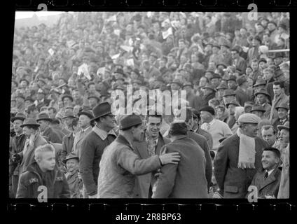 Réel 47-3-1960: Le dernier trimestre où Rosenborg était déjà champion de coupe pour 1960 - mais ensuite il a glissé pour eux dans les dernières minutes du match. Photo: Knut Skarland / Ivar Aaserud / Nils Werenskiold / Aktuell / NTB ***PHOTO NON TRAITÉE*** Banque D'Images