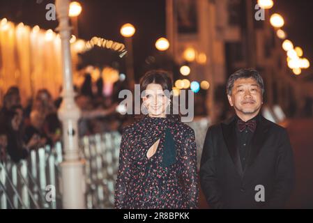 Hirokazu Kore-eda, réalisateur, et Juliette Binoche, actrice, au Festival International du film de San Sebastián en Espagne le 22nd septembre 2019 Banque D'Images