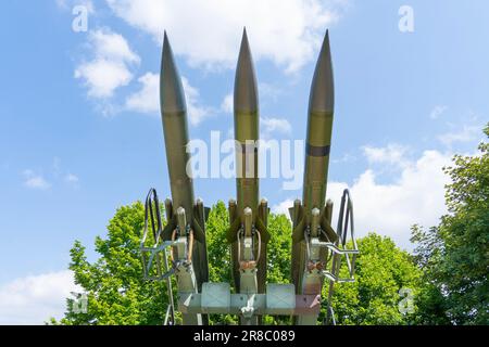 Anciens missiles antiaériens de moyenne portée fabriqués par les Soviétiques Banque D'Images