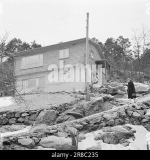 Réel 6-7-1960: Sur de vieux placettes Anne-Marie Rockefeller de Søgne – transformée en Mme Rockefeller de New York – a rendu hommage à son village natal par une visite rapide. Photo: Aage Storløkken / Aktuell / NTB ***PHOTO NON TRAITÉE*** Banque D'Images