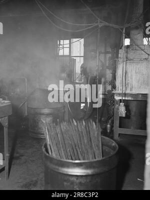 Courant 09-1950: Prêt pour le printemps. Le plus grand fabricant de machines agricoles du pays, l'usine de Kverneland à temps sur Jæren, également makessmaller, mais des outils agricoles très nécessaires. Photo: Sverre A. Børretzen / Aktuell / NTB ***photo non traitée*** Banque D'Images