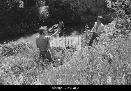 Actual 26 - 2 - 1974: CrashCrash - un film norvégien qui est actuellement filmé - est au sujet d'un jeune garçon qui est impliqué dans un accident de la circulation. Il se réveille à l'hôpital – paralysé. Script et direction par Rolf Clemens. Le rôle principal est joué par Jan Solberg, et Crash est son premier film. Photo: Sverre A. Børretzen / Aktuell / NTB ***PHOTO NON TRAITÉE*** Banque D'Images