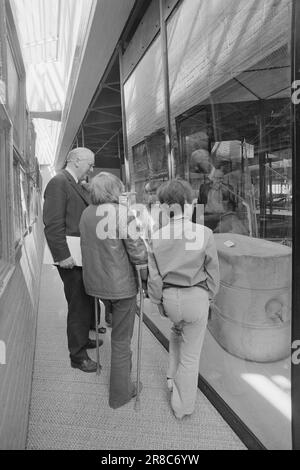 Aktuell 20 - 1974: La voile Norvège dans la HouseLe Musée maritime norvégien a été fondé il y a 60 ans, mais seulement ces jours-ci peut-on dire qu'il a été correctement établi en étroite association avec le Framhuset et la maison Kon-Tiki sur Bygdøynes. Photo: Sverre A. Børretzen / Aktuell / NTB ***PHOTO NON TRAITÉE*** Banque D'Images