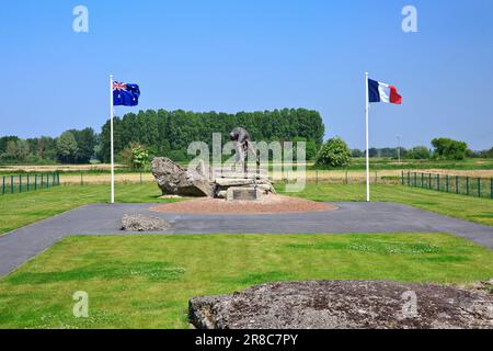 Le Cobbers Memorial (1998) par Peter Corlett au Australian Memorial Park à Fromelles (Nord), France Banque D'Images