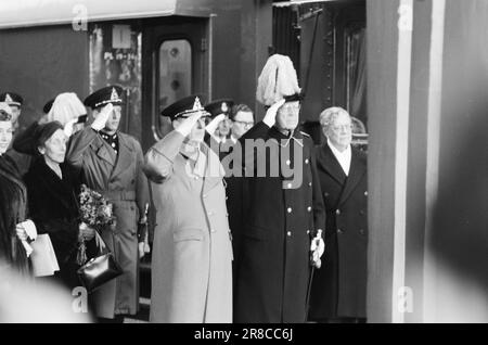 Courant 15-2-1960: Majestés rencontrer un couple royal suédois vital lors d'une visite réussie en Norvège. Photo: Sverre A. Børretzen / Aage Storløkken / Aktuell / NTB ***PHOTO NON TRAITÉE*** Banque D'Images