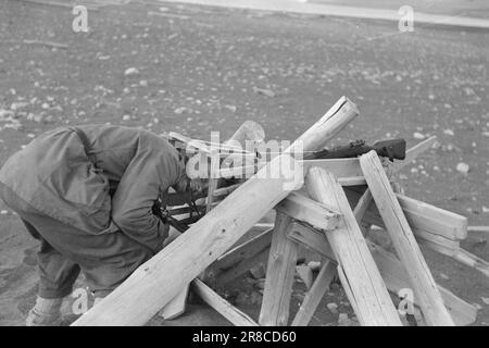 Réel 18-1947: Avant-poste norvégien SvalbardNorvégien dans l'océan Arctique actuellement en visite à Longyearbyen à Svalbard et donnant aux lecteurs un goût de la vie comme mineur ou trappeur. Photo : Th. Skotaam / Aktuell / NTB ***PHOTO NON TRAITÉE*** Banque D'Images