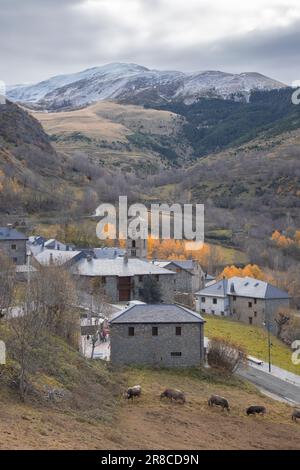 Ville de Durro dans la vallée de Boi dans les Pyrénées catalanes Banque D'Images