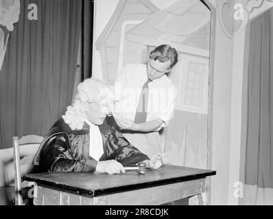 Réel 18-1950: Le Théâtre national feuilles.photo: Arne Kjus / Aktuell / NTB ***photo non traitée*** Banque D'Images