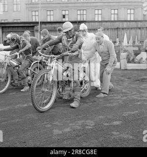 Actuel 26-2-1960: Notre nouveau roi de vitesse les meilleurs motocyclistes du monde ne voient que la roue arrière d'Åge Hansen, notre nouveau roi de vitesse. Photo: Ivar Aaserud / Aktuell / NTB ***PHOTO NON TRAITÉE*** Banque D'Images