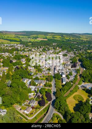 Vue aérienne depuis le drone de la ville de Pitlochry à Perth et Kinross, Écosse, Royaume-Uni Banque D'Images