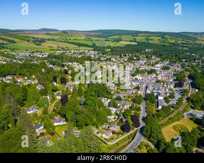 Vue aérienne depuis le drone de la ville de Pitlochry à Perth et Kinross, Écosse, Royaume-Uni Banque D'Images