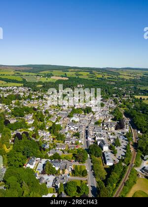 Vue aérienne depuis le drone de la ville de Pitlochry à Perth et Kinross, Écosse, Royaume-Uni Banque D'Images