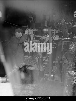 Courant 09-1950: Prêt pour le printemps. Le plus grand fabricant de machines agricoles du pays, l'usine de Kverneland à temps sur Jæren, également makessmaller, mais des outils agricoles très nécessaires. Photo: Sverre A. Børretzen / Aktuell / NTB ***photo non traitée*** Banque D'Images