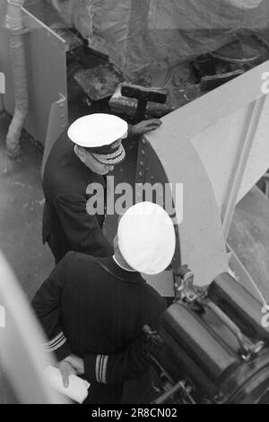 Courant 12-3-1947: Unités Fåtebösek anglaises de la flotte domestique britannique visitent les villes côtières norvégiennes au début du mois de juin. À bord de «Vengeance», le commandant en chef de la Marine britannique, le premier seigneur de la mer, l'amiral Cunningham. Cette première visite officielle de la flotte britannique après la guerre est venue à l'initiative norvégienne, pour saluer et remercier la marine britannique. Photo: Aktuell / NTB ***PHOTO NON TRAITÉE*** Banque D'Images