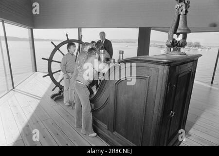 Aktuell 20 - 1974: La voile Norvège dans la HouseLe Musée maritime norvégien a été fondé il y a 60 ans, mais seulement ces jours-ci peut-on dire qu'il a été correctement établi en étroite association avec le Framhuset et la maison Kon-Tiki sur Bygdøynes. Photo: Sverre A. Børretzen / Aktuell / NTB ***PHOTO NON TRAITÉE*** Banque D'Images