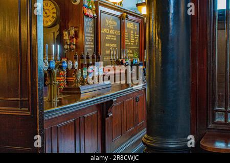 Le Jamaica Wine House, situé à St Michael's Alley, Cornhill, Londres, Royaume-Uni Banque D'Images