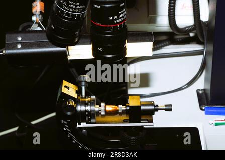 Microscope de comparaison Banque D'Images