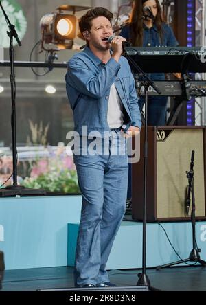 NEW YORK, NY, États-Unis - 09 JUIN 2023 : Niall Horan se produit sur la série de concerts « Today » Show de NBC à Rockefeller Plaza. Banque D'Images