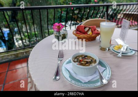 Apéritif à la soupe de champignons servi dans les Andes de l'Equateur Banque D'Images