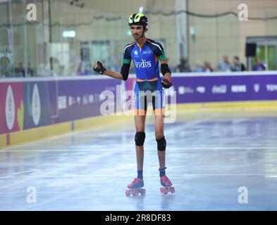 Berlin, Allemagne. 20th juin 2023. L'athlète de patinage à roulettes participe à la patinoire du parc olympique, lors des Jeux Olympiques spéciaux mondiaux Berlin 2023, le plus grand événement sportif inclusif au monde où des milliers d'athlètes ayant des déficiences intellectuelles participent ensemble dans 26 sports du 17 au 25 juin 2023. Crédit : Isabel Infantes/Empics/Alamy Live News Banque D'Images