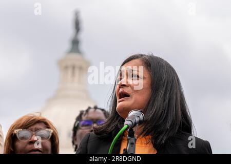 Washington, États-Unis. 20th juin 2023. Le représentant des États-Unis, Pramila Jayapal D-WA, tient une conférence de presse pour discuter des moyens d'aider les pauvres et les faibles richesses sur Capitol Hill à Washington, DC, mardi, 20 juin 2023. Photo de Ken Cedeno/UPI crédit: UPI/Alay Live News Banque D'Images
