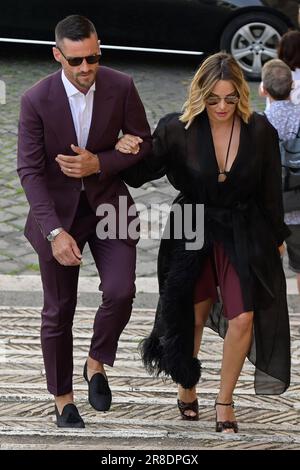 Rome, Italie. 20th juin 2023. Christian Maggio (l) et Valeria Mettifogo (r) assistent au mariage du footballeur Latium Mattia Zaccagni avec l'influenceur Chiara Nasti à la basilique de Santa Maria Ara Coeli. Crédit : SOPA Images Limited/Alamy Live News Banque D'Images