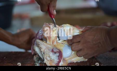 le processus de coupe de la viande sacrificielle pour chaque partie Banque D'Images