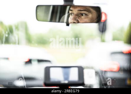 AMSTERDAM - les conducteurs qui conduisent pour l'application de taxi Uber font campagne contre le faux emploi de soi. Les actions ont lieu à Bruxelles, Genève, Londres et Paris, avec lesquelles les conducteurs veulent faire respecter les lois gouvernementales. ANP FREEK VAN DEN BERGH pays-bas hors - belgique hors Banque D'Images