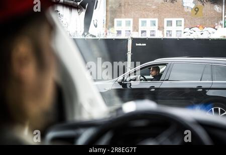 AMSTERDAM - les conducteurs qui conduisent pour l'application de taxi Uber font campagne contre le faux emploi de soi. Les actions ont lieu à Bruxelles, Genève, Londres et Paris, avec lesquelles les conducteurs veulent faire respecter les lois gouvernementales. ANP FREEK VAN DEN BERGH pays-bas hors - belgique hors Banque D'Images