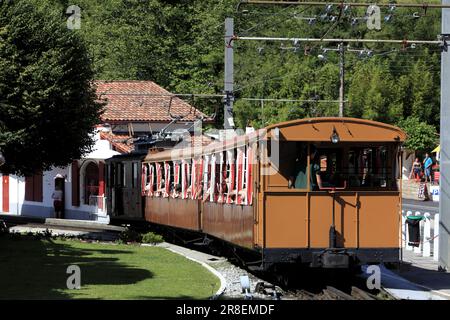 Le petit train de la Rhune au Col St Ignace. Ascain, Pyrénées Atlantiques, France Banque D'Images