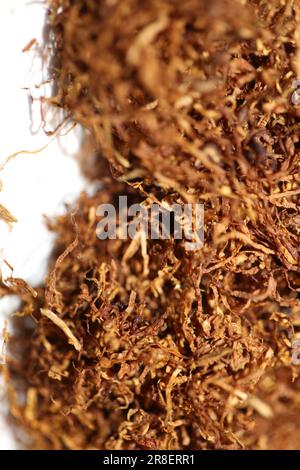 Feuilles de tabac à rouler Lucky Strike macro fond photo haute qualité séchée hachée de qualité supérieure fumer instantanés imprimés Banque D'Images