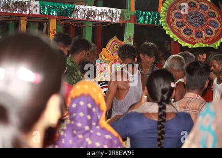 Bhadrak, Odisha , INDE - JUIN 20 2023 : idole divine des divinités hindoues Lord Jagannath pendant le festival chariot. Mondialement célèbre Rath Yatra (char Banque D'Images