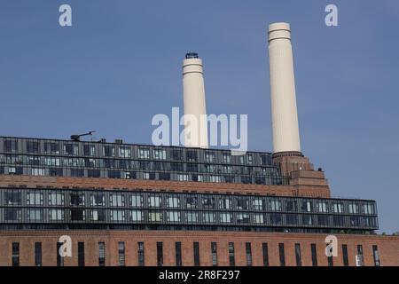 Extérieur de la centrale électrique de Battersea avec ascenseur 109 point de vue Londres juin 2023 Banque D'Images