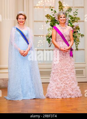 Bruxelles, Belgique. 20th juin 2023. Le roi Willem-Alexander et la reine Maxima des pays-Bas et le roi Philippe et la reine Mathilde de Belgique lors d'un banquet d'État au château de Laecken, le 20 juin 2023. Credit: Patrick van Katwijk/dpa/Alay Live News Banque D'Images