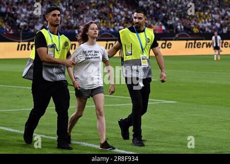 Gelsenkirchen, Allemagne. 20th juin 2023. Football: Match international, Allemagne - Colombie, à Veltins Arena. Les Akrivistes sont en tête du terrain. Credit: Federico Gambarini/dpa/Alay Live News Banque D'Images