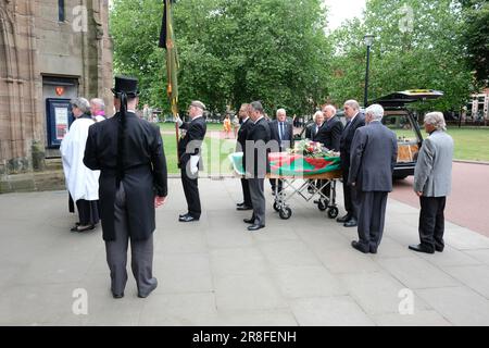 Cathédrale de Hereford, Hereford, Herefordshire, Royaume-Uni – mercredi 21st juin 2023 – les funérailles de Mel Parry QGM ont eu lieu cet après-midi à la cathédrale de Hereford. Mel Parry a reçu la Médaille de la galanterie Queens ( QGM ) pour son rôle dans l'assaut du Service aérien spécial ( 22 SAS Regt ) contre l'ambassade iranienne à Londres le 5th mai 1980 pour libérer des otages détenus par six hommes armés. Photo Steven May / Alamy Live News Banque D'Images