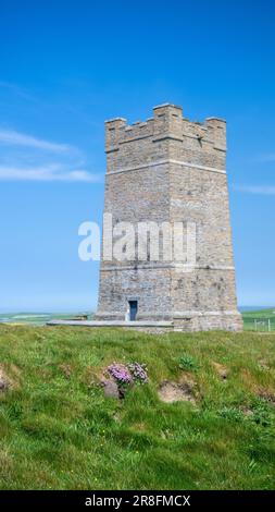 Kitchener Memorial érigé par le peuple d'Orkney après la mort de Lord Kitchener lorsque le bateau HMS Hampshire a coulé en 1916, pendant la première Guerre mondiale. M Banque D'Images