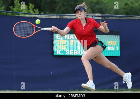 Ilkley, West Yorkshire, 21st juin 2023. Ilkley Lawn tennis & squash Club, Stourton Road, Ilkley, West Yorkshire, 21st juin 2023. Katherin Sebov lors de la ITF World tennis Tour W100 Ilkley match contre Emma Navarro crédit: Touchlinepics/Alamy Live News Banque D'Images