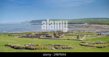 Vestiges de la colonie normande sur le Brough de Birsay, une île marémotrice inhabitée au large de la côte nord-ouest du continent d'Orkney, en Écosse. Banque D'Images