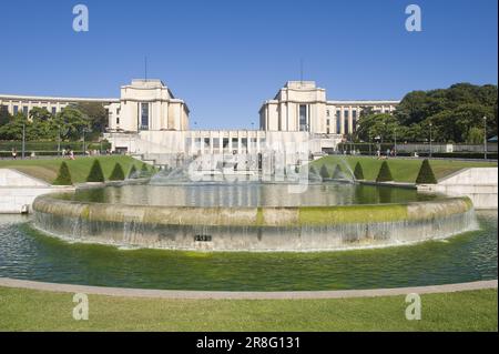 Fontaine, jardin du Trocadéro, Palais de Chaillot, Paris, France Banque D'Images