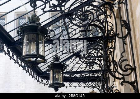 Auvent et lanternes, Grand-place, Het Stadhuis, Hôtel de ville, cour intérieure, Hôtel de ville, Grote Markt, Vieille ville, Bruxelles, Belgique Banque D'Images